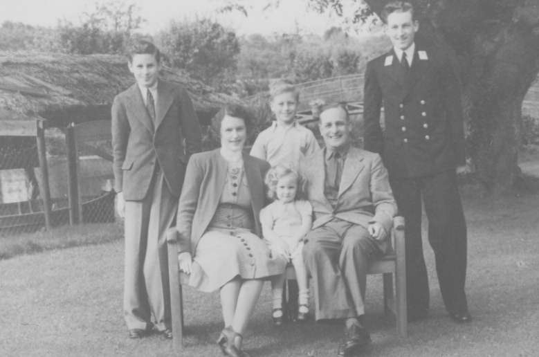 Amy Bradford with her husband - Leslie Cremer and their children